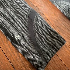 Lululemon cropped leggings - gray and black zipper pocket
